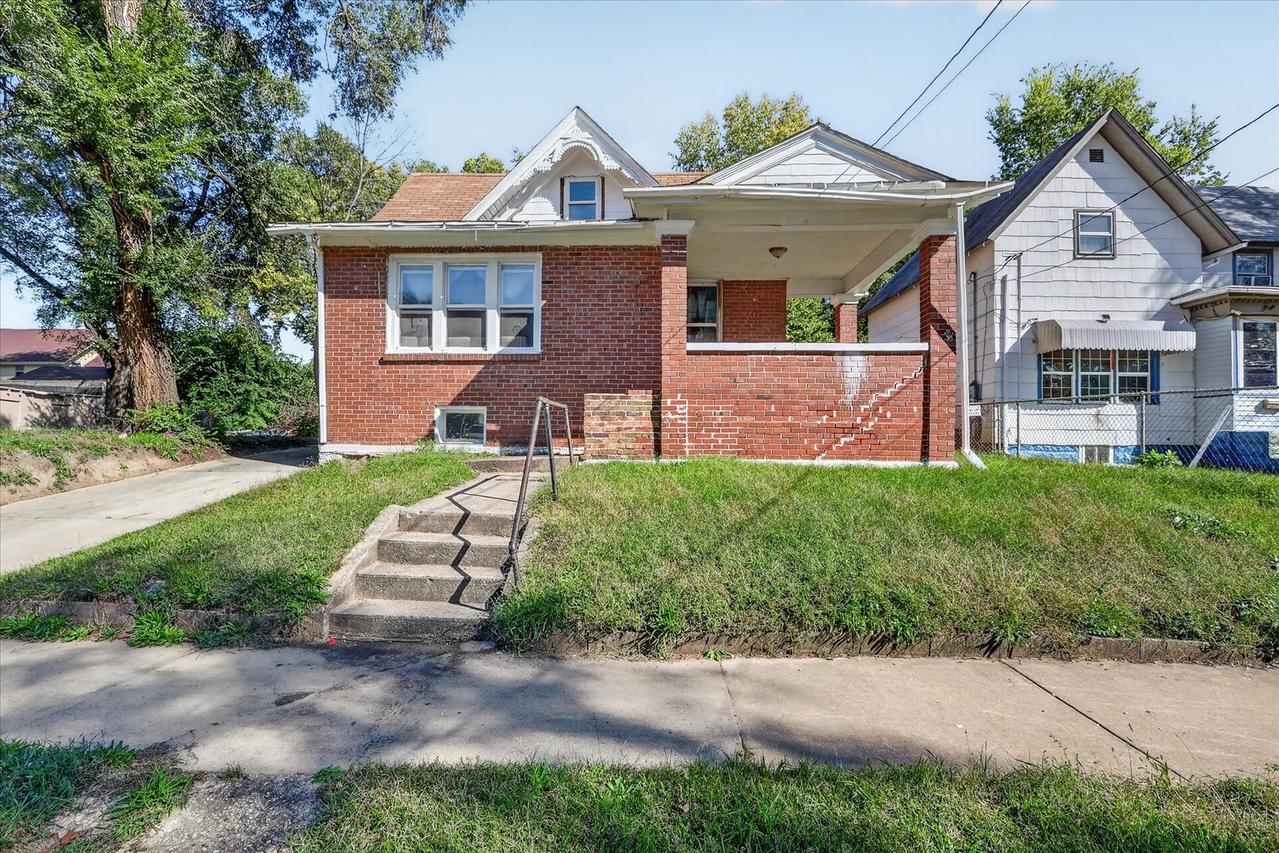 918 S 3rd St., Rockford, IL 61104