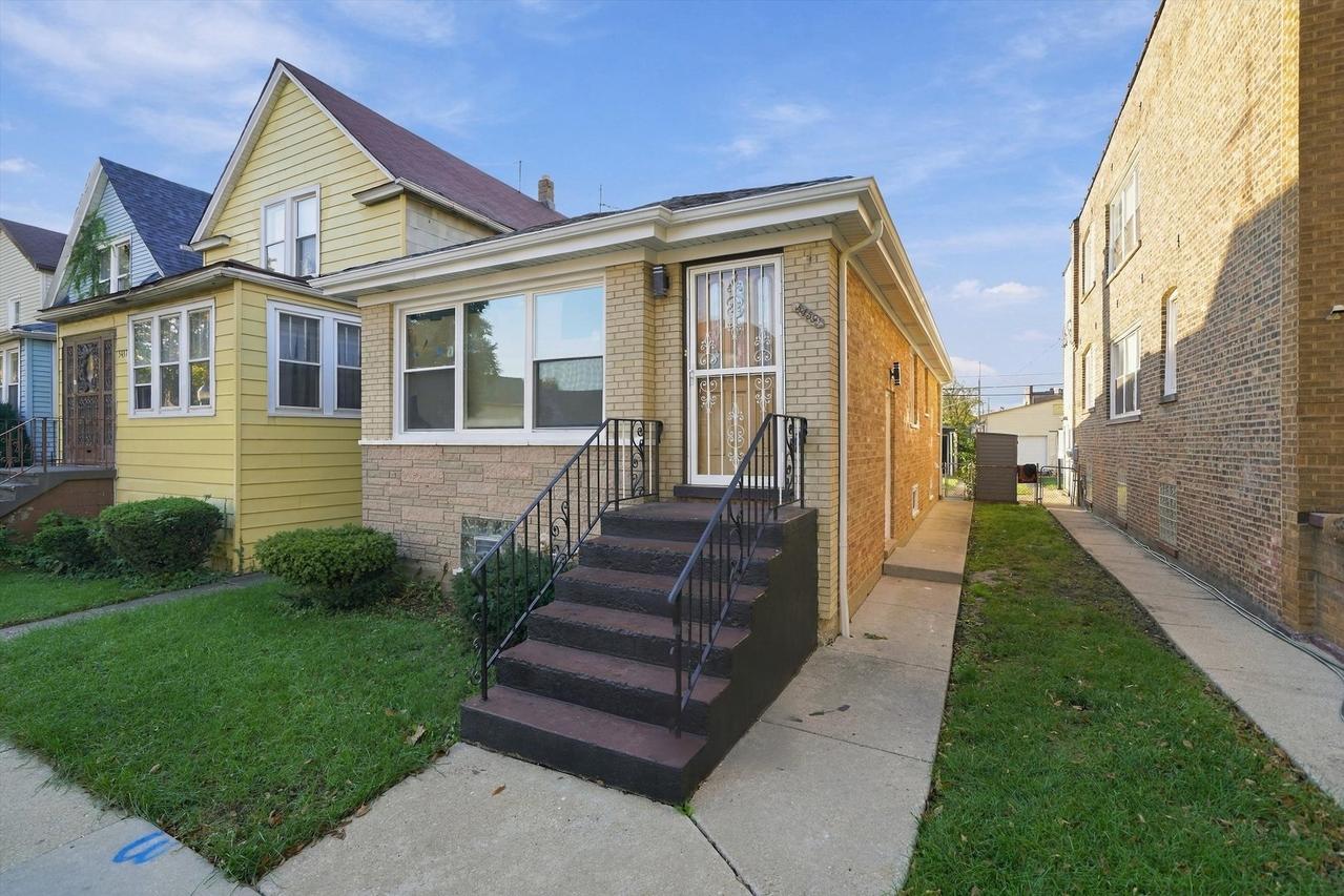 5439 W Congress Pkwy., Chicago, IL 60644