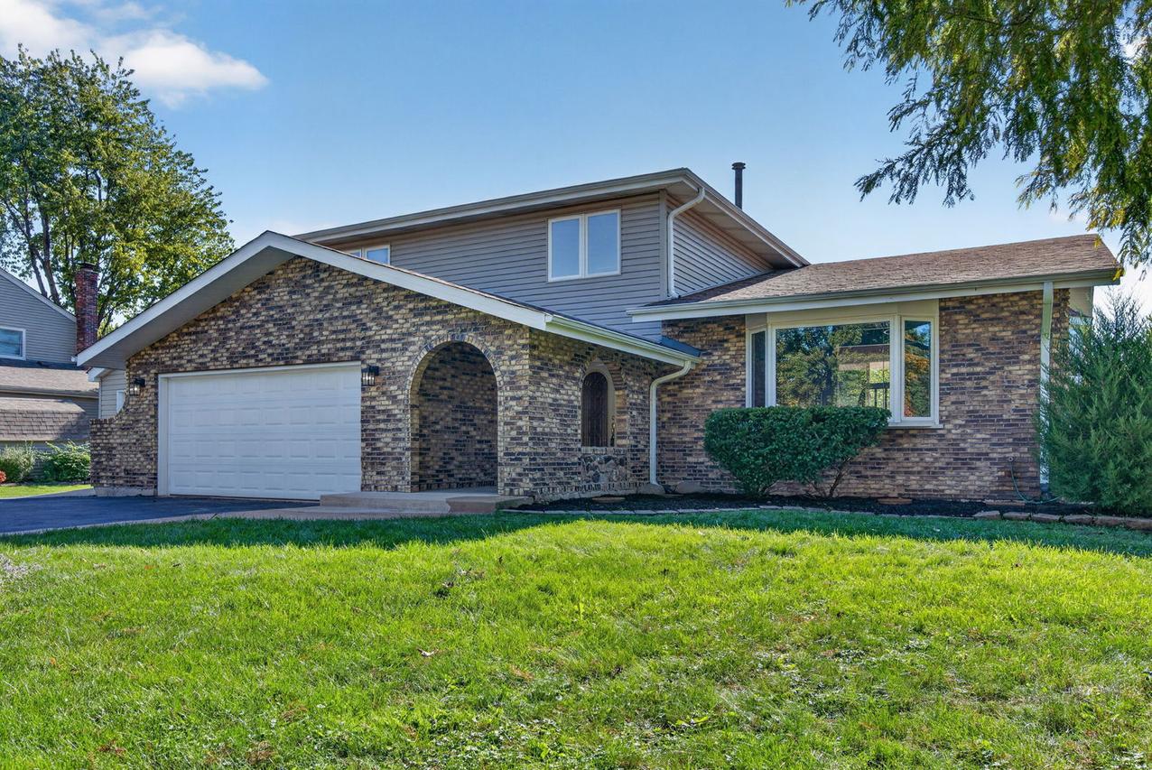 29W055 Schillinger Dr., Naperville, IL 60564