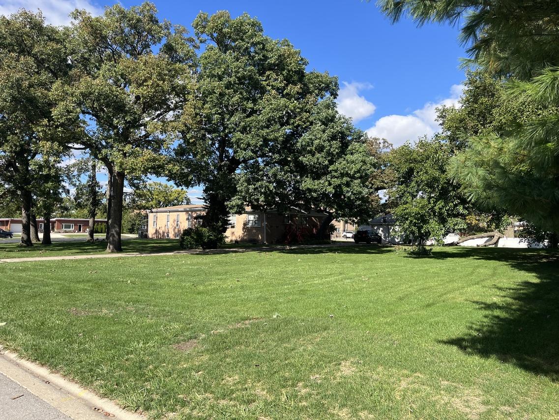 8747 S Roberts Rd., Hickory Hills, IL 60457