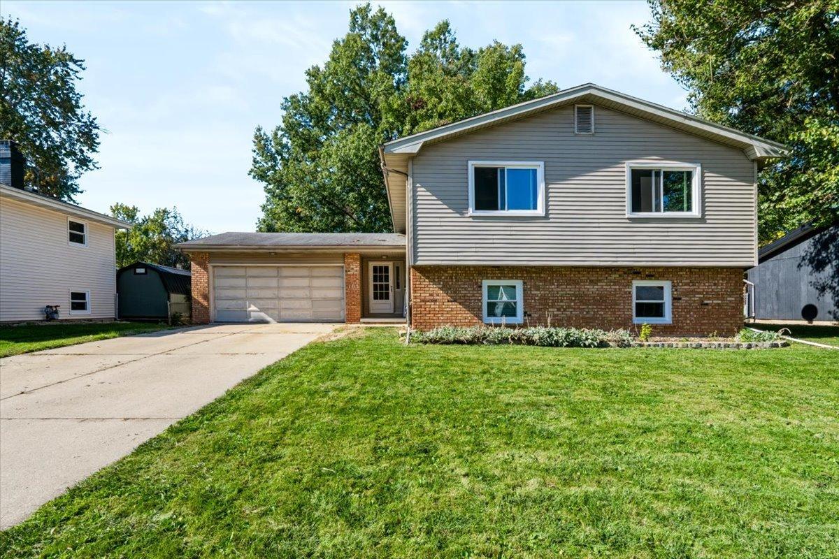 107 S Bayberry Ct., Bloomington, IL 61704