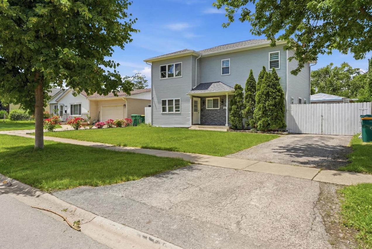 290 E Norman Ln., Wheeling, IL 60090