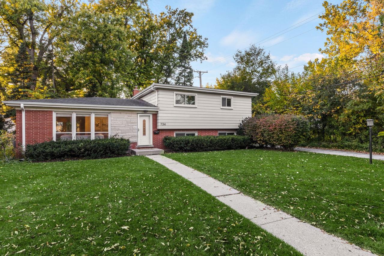 734 Laramie Ave., Glenview, IL 60025