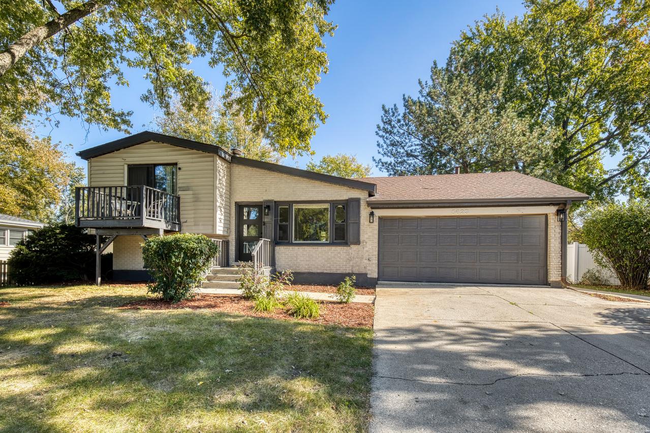 5623 Tennessee Ave., Clarendon Hills, IL 60514