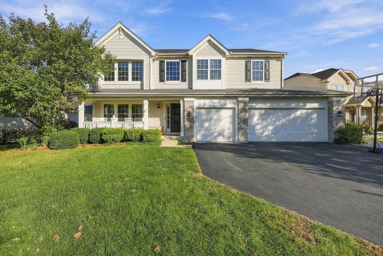 946 Oxford Ct., Pingree Grove, IL 60140