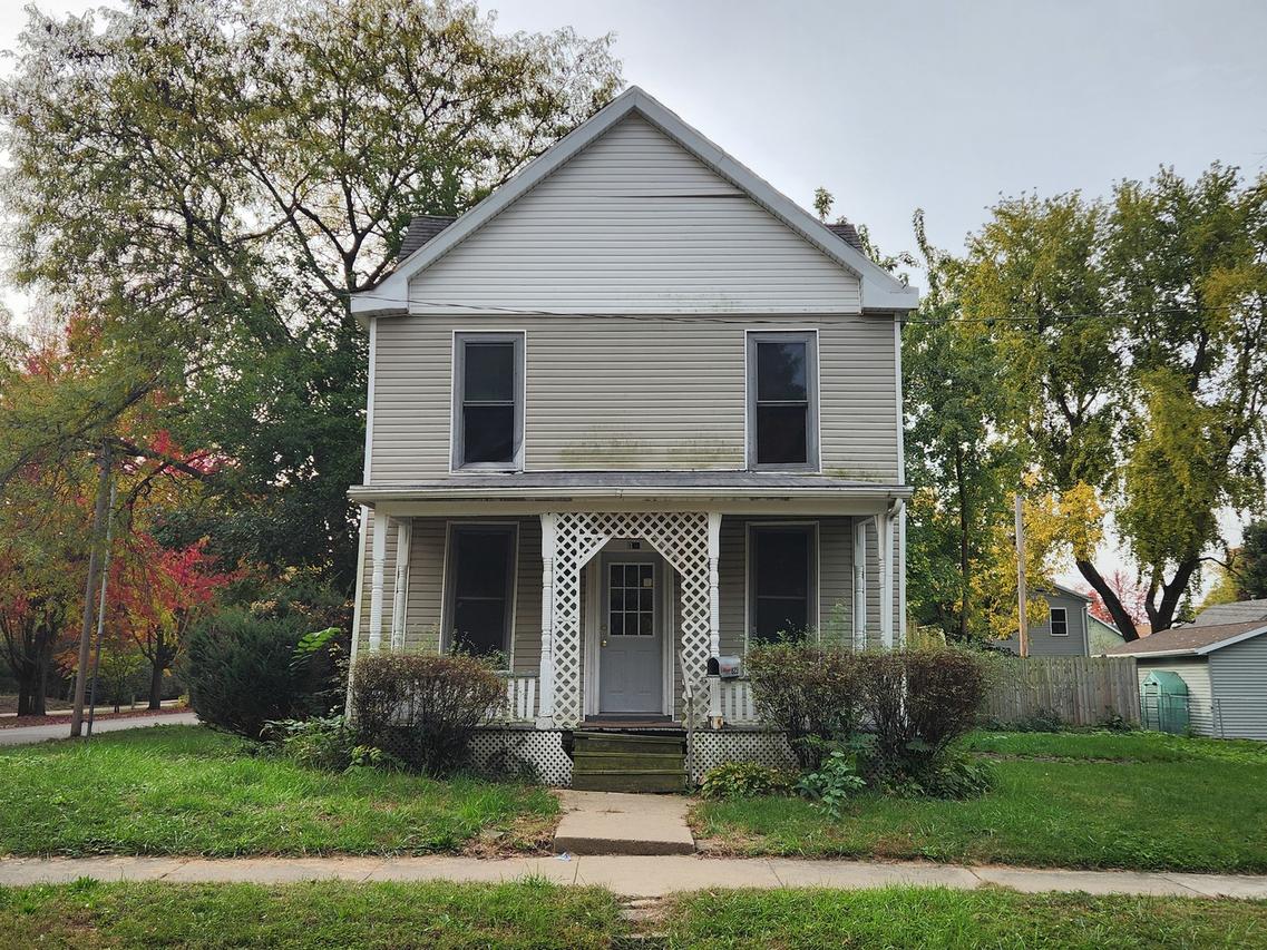 823 E Market St., Bloomington, IL 61701