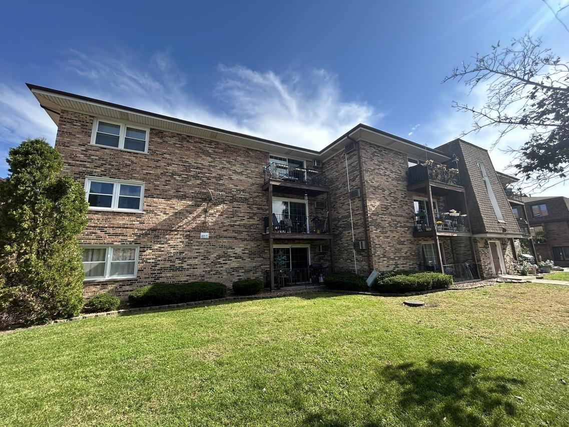 9817 Nottingham Ave. #303, Chicago Ridge, IL 60415