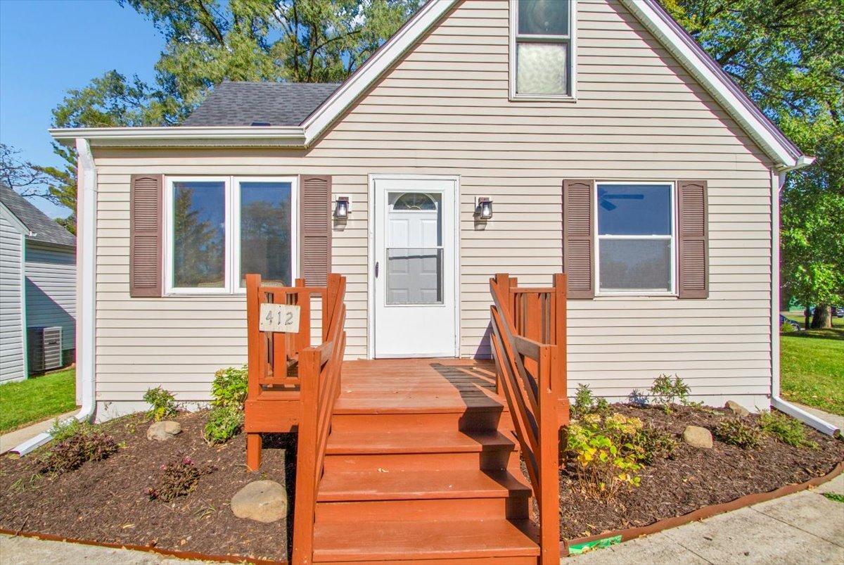 412 Fairfield Dr., Island Lake, IL 60042