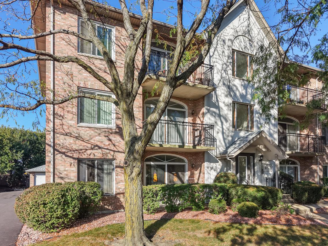 9428 S 77th Ct. #2A, Hickory Hills, IL 60457