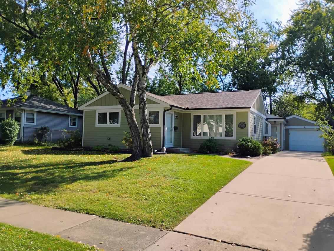 2805 Sigwalt St., Rolling Meadows, IL 60008