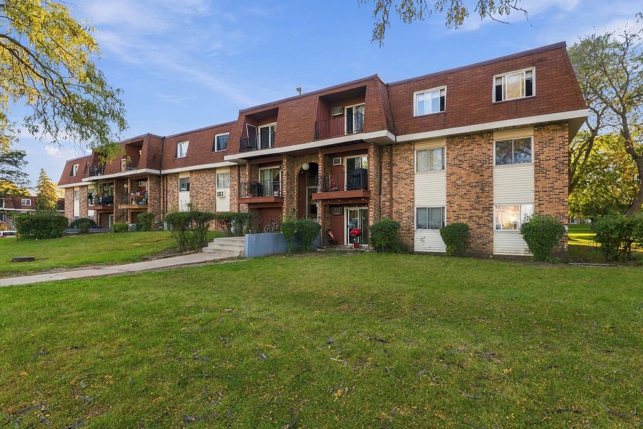 1170 Valley Ln. #304, Hoffman Estates, IL 60169