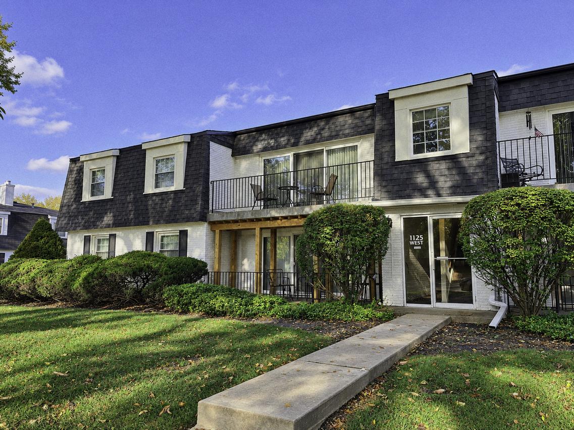 1125 Royal St George Dr. #108, Naperville, IL 60563
