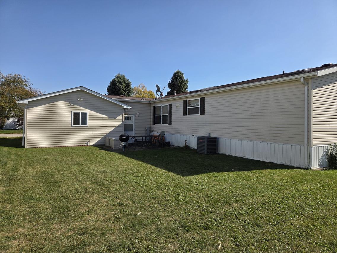 830 Cedar Cir., Manteno, IL 60950
