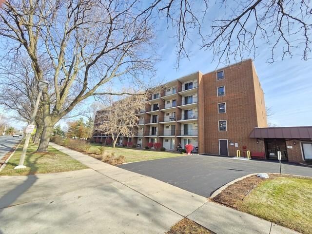 255 S West Ave. #513, Elmhurst, IL 60126