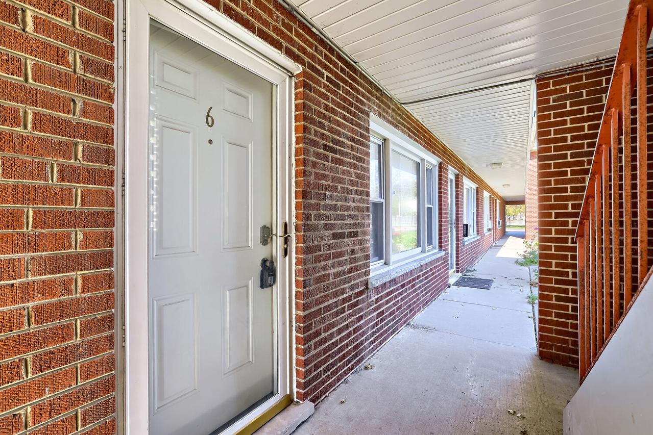 1101 E Algonquin Rd. #6, Arlington Heights, IL 60005