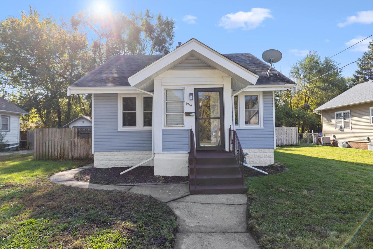 1919 15th Ave., Rockford, IL 61104