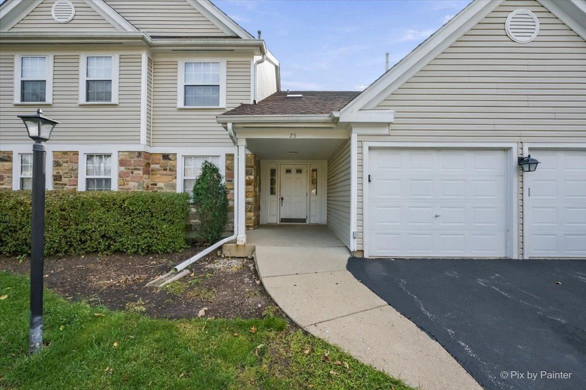 75 Larch Ct. #B, Schaumburg, IL 60193