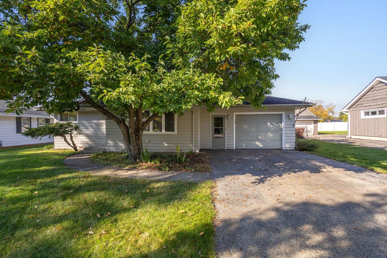 9804 Rutherford Ave., Oak Lawn, IL 60453