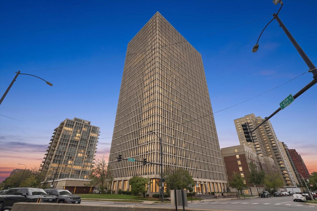 6700 S South Shore Dr. #4K, Chicago, IL 60649