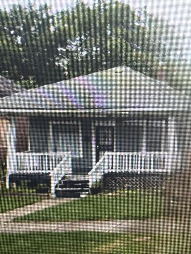 15106 Lexington Ave., Harvey, IL 60426