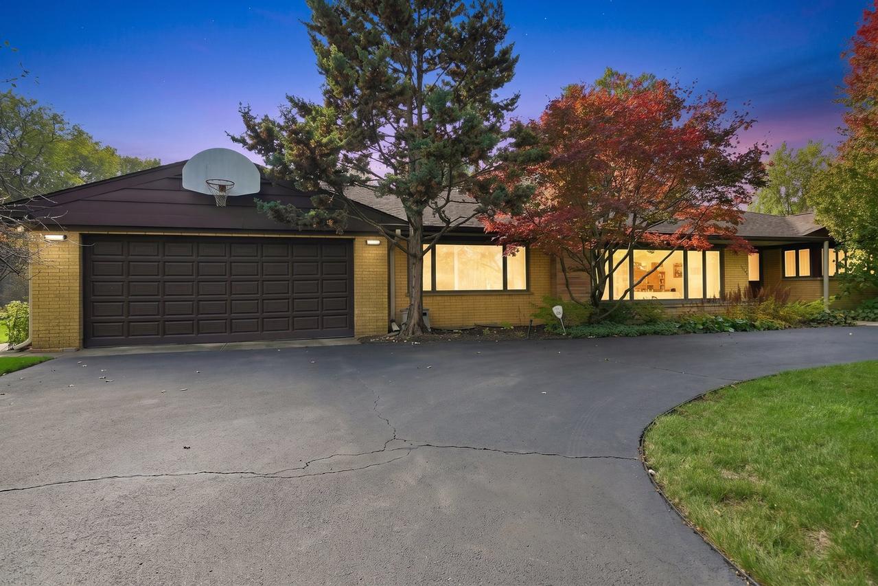 1230 Lindenwood Dr., Winnetka, IL 60093