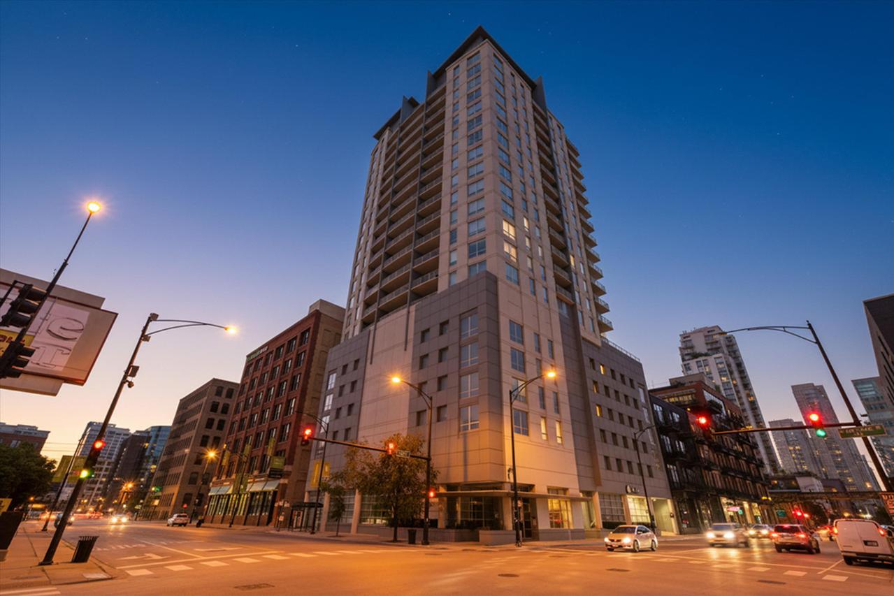 330 W Grand Ave. #807, Chicago, IL 60654
