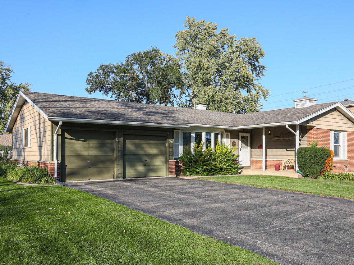 660 Magnolia Ln., Elk Grove Village, IL 60007