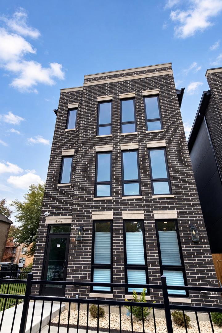 4906 S Saint Lawrence Ave., Chicago, IL 60615