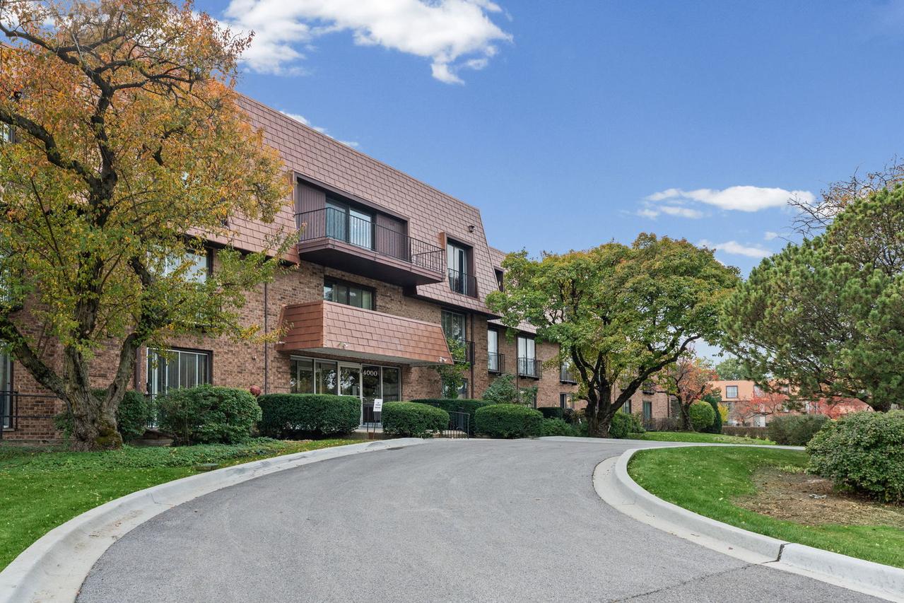 4000 Dundee Rd. #209, Northbrook, IL 60062