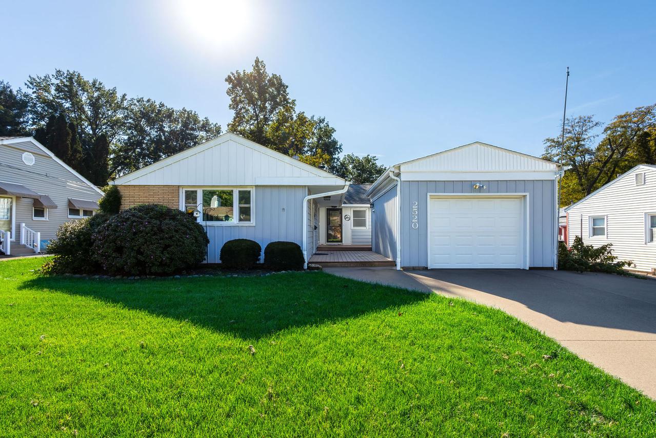 2520 30th Ave Ct., Moline, IL 61265