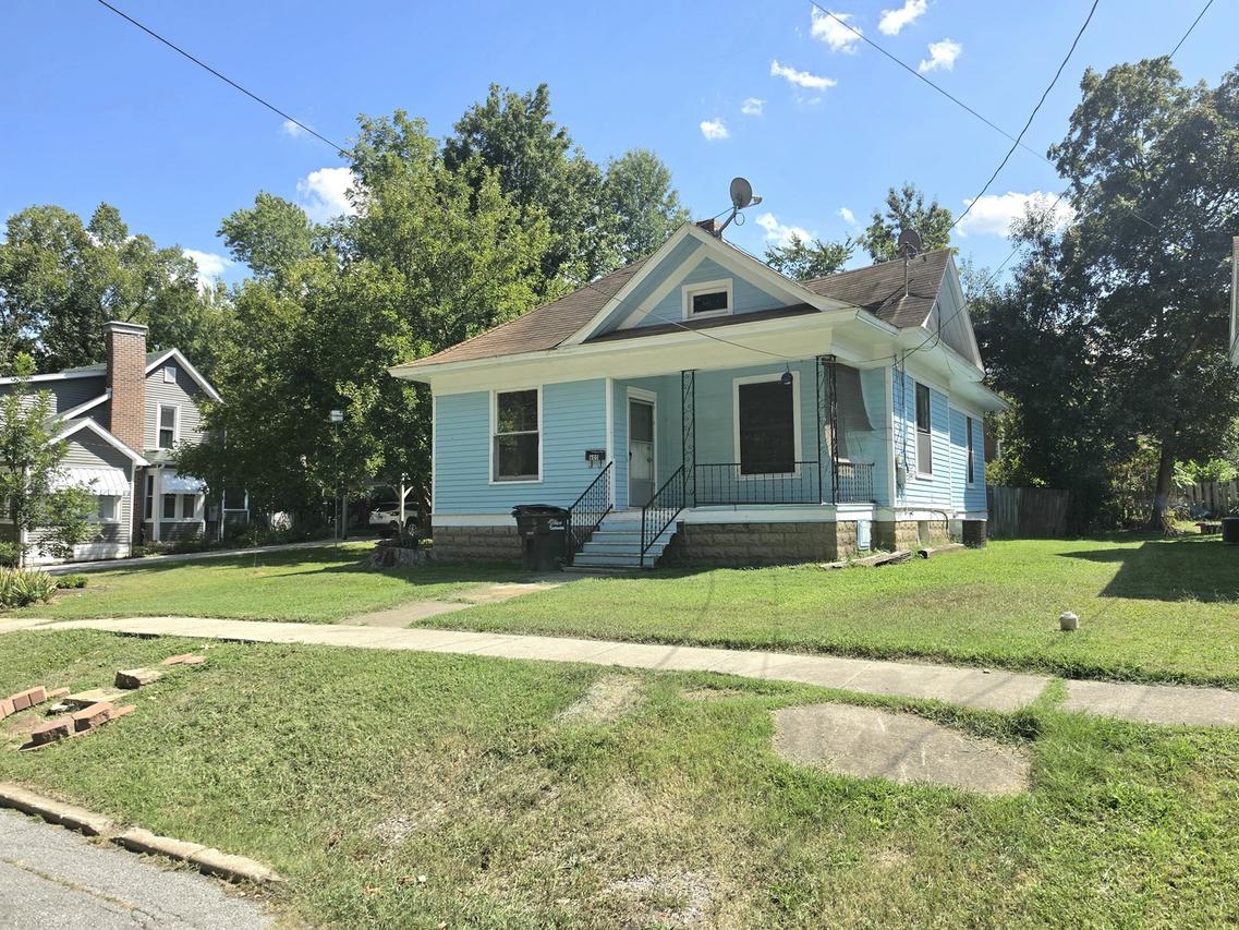 605 W Pecan St., Carbondale, IL 62901
