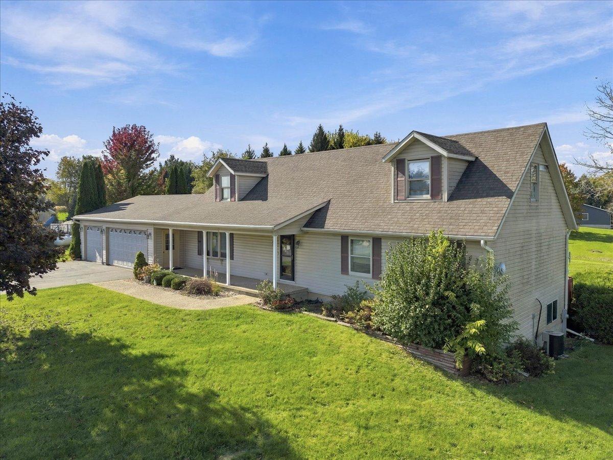 1905 Lakeview Ln., Dixon, IL 61021