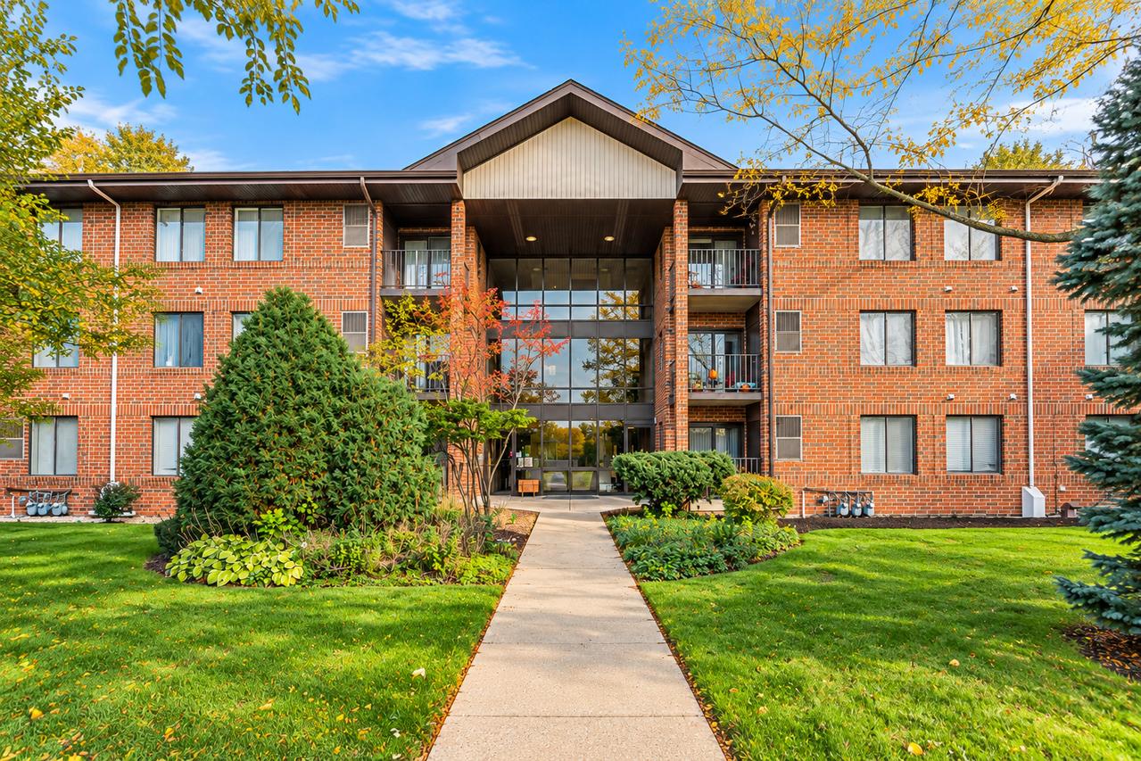 5703 S Cass Ave. #103, Westmont, IL 60559