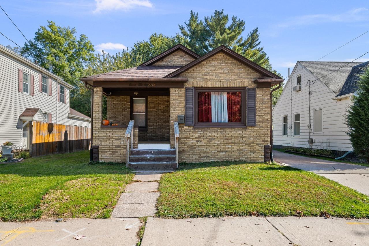 2218 10th St., East Moline, IL 61244