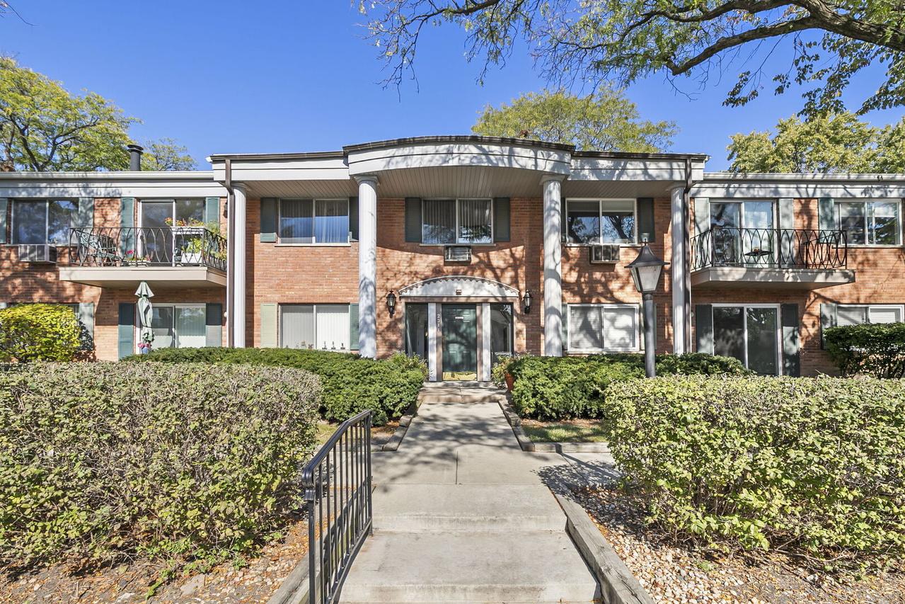2311 S Goebbert Rd. #B103, Arlington Heights, IL 60005