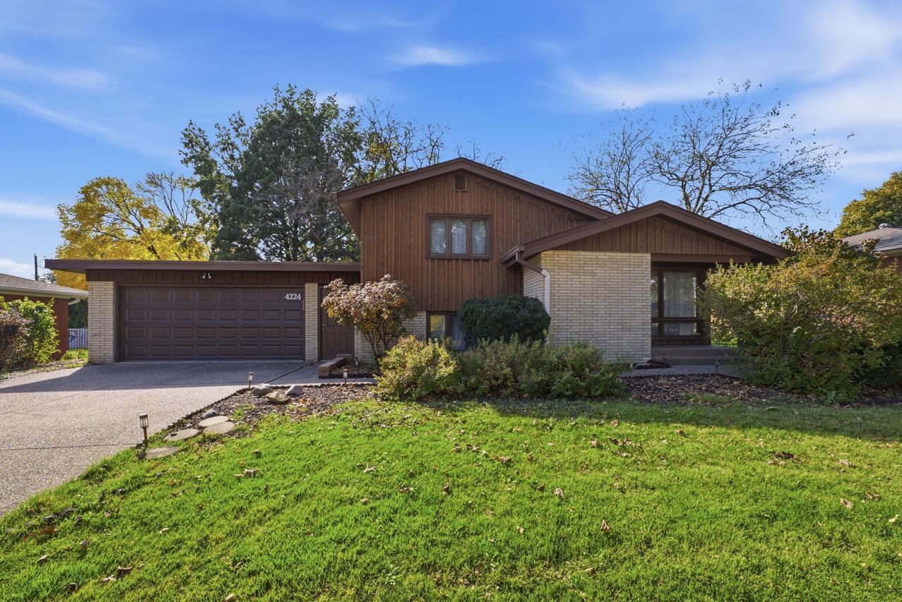 4224 34th Avenue Pl., Moline, IL 61265