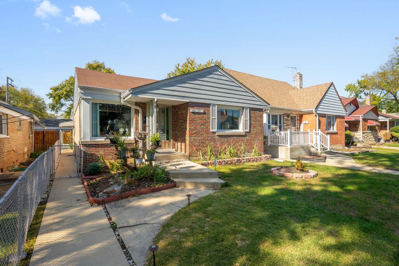 8052 S Saint Louis Ave., Chicago, IL 60652