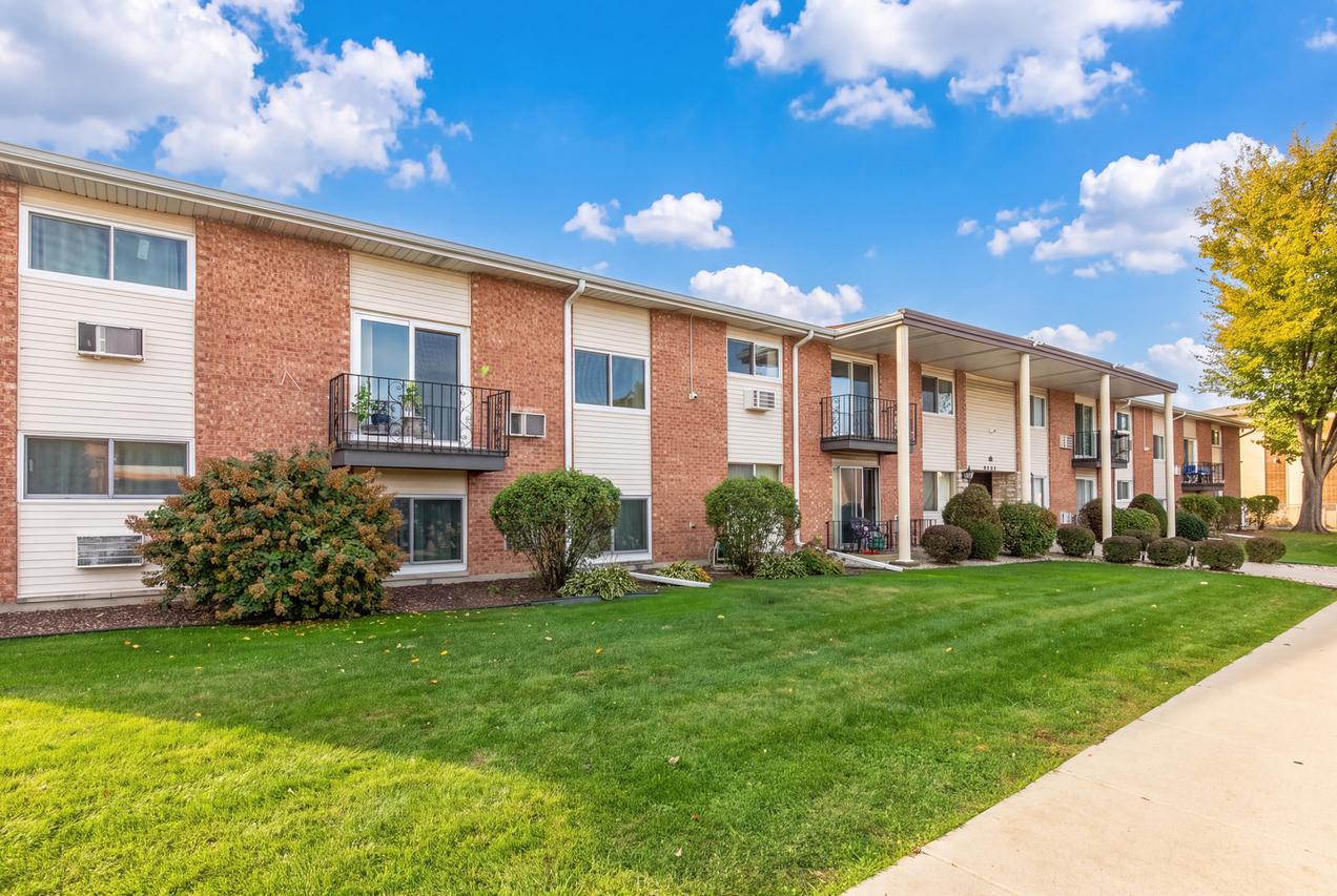 9250 Noel Ave. #1A, Des Plaines, IL 60016