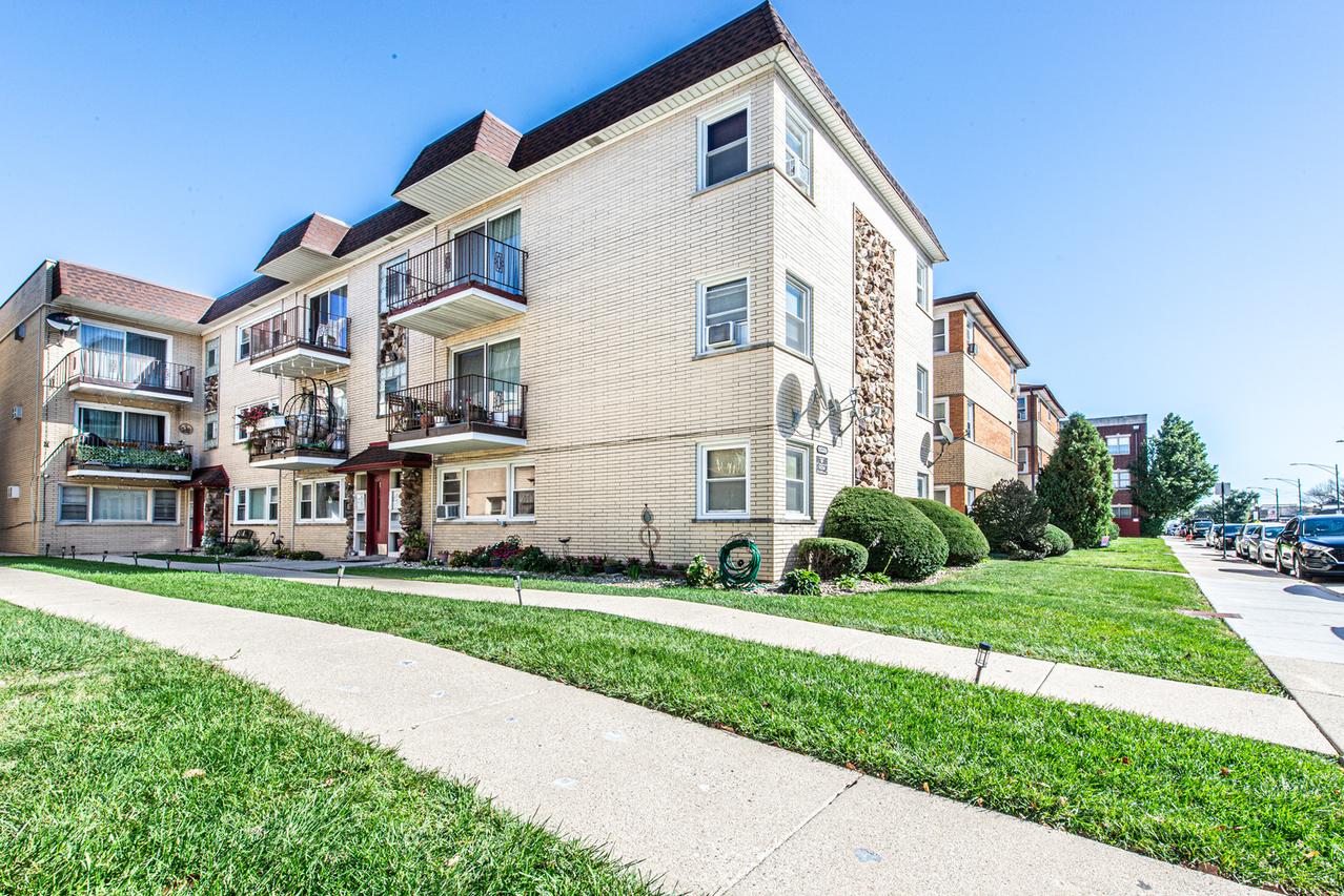 6249 N Northwest Hwy. #3N, Norwood Park, IL 60631