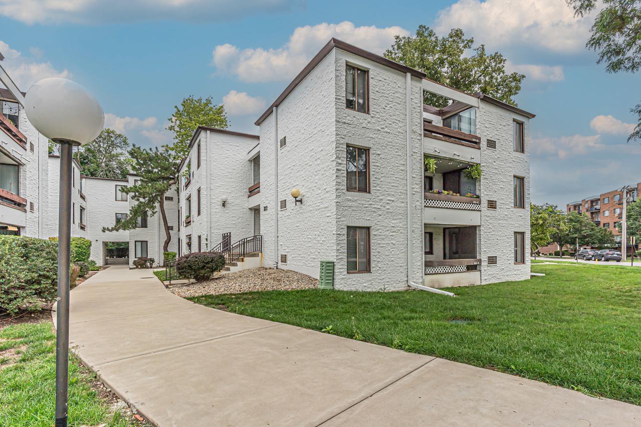 322 W Miner St. #1C, Arlington Heights, IL 60005
