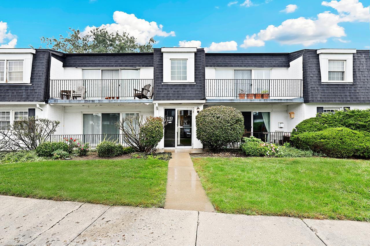 1133 Royal St George Dr. #102, Naperville, IL 60563
