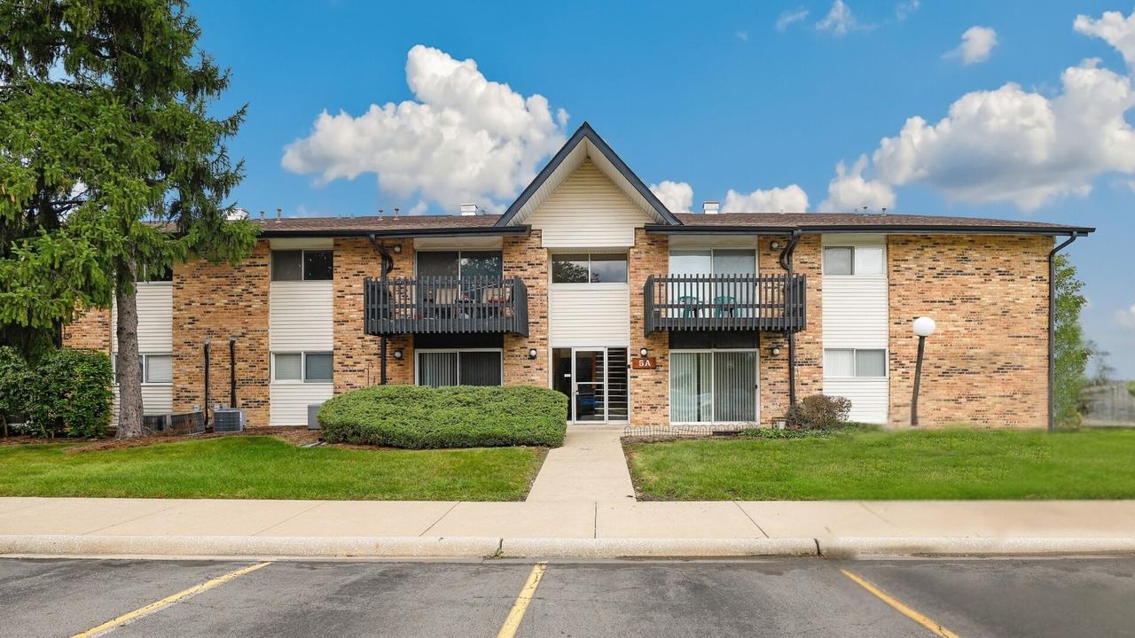 5A Kingery Quarter #5-104, Willowbrook, IL 60527
