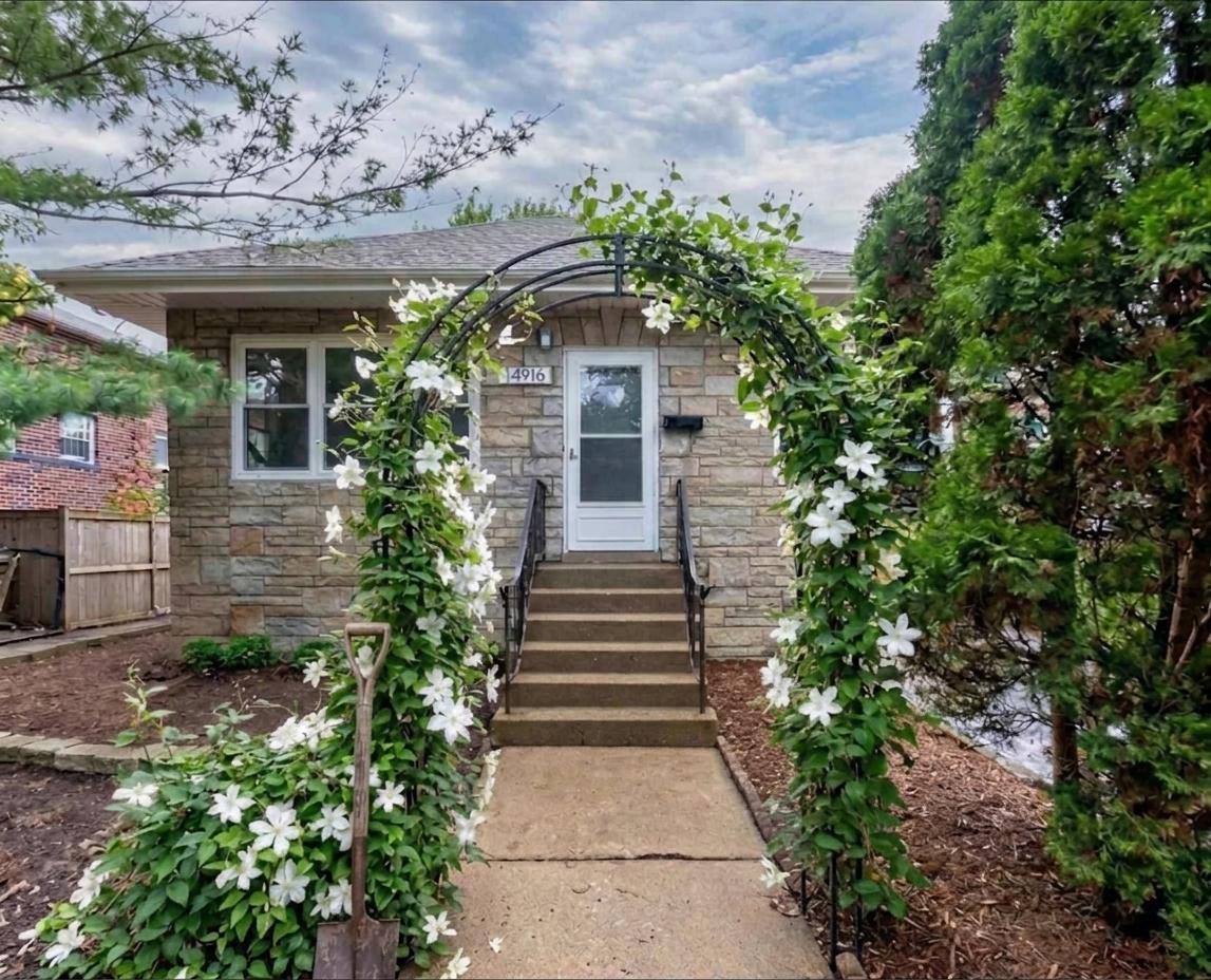 4916 N Hamlin Ave., Chicago, IL 60625