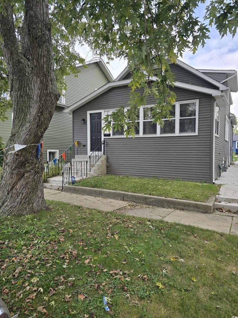 12759 Clinton Ave., Blue Island, IL 60406