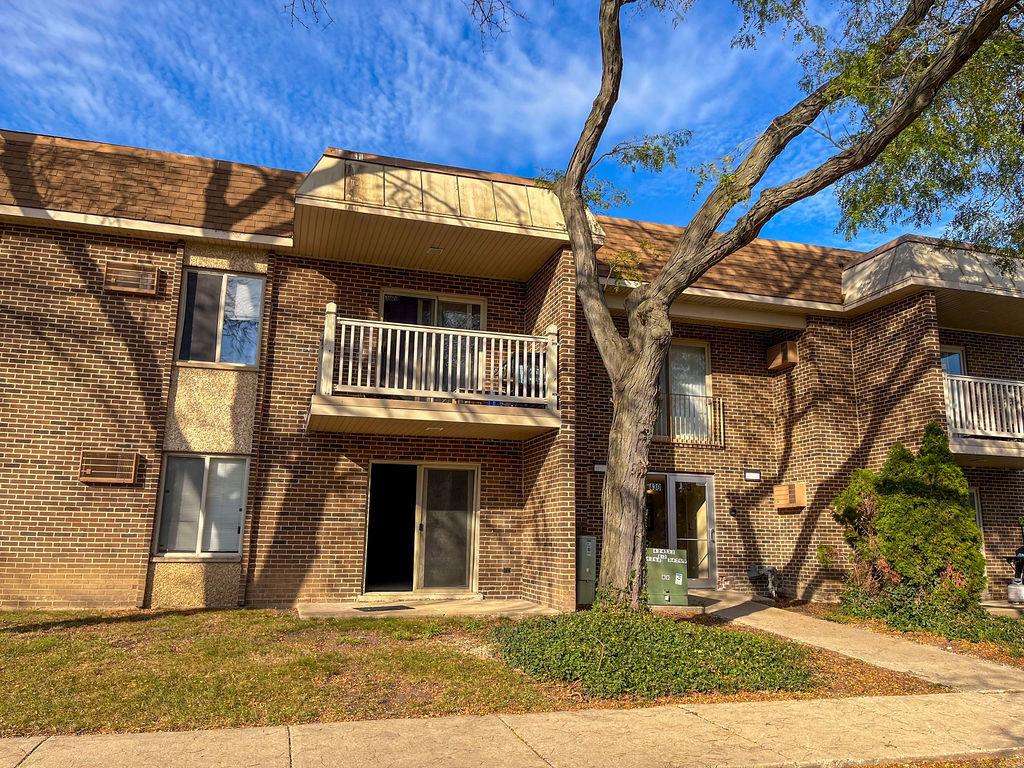 432 N Wilke Rd. #106, Palatine, IL 60074
