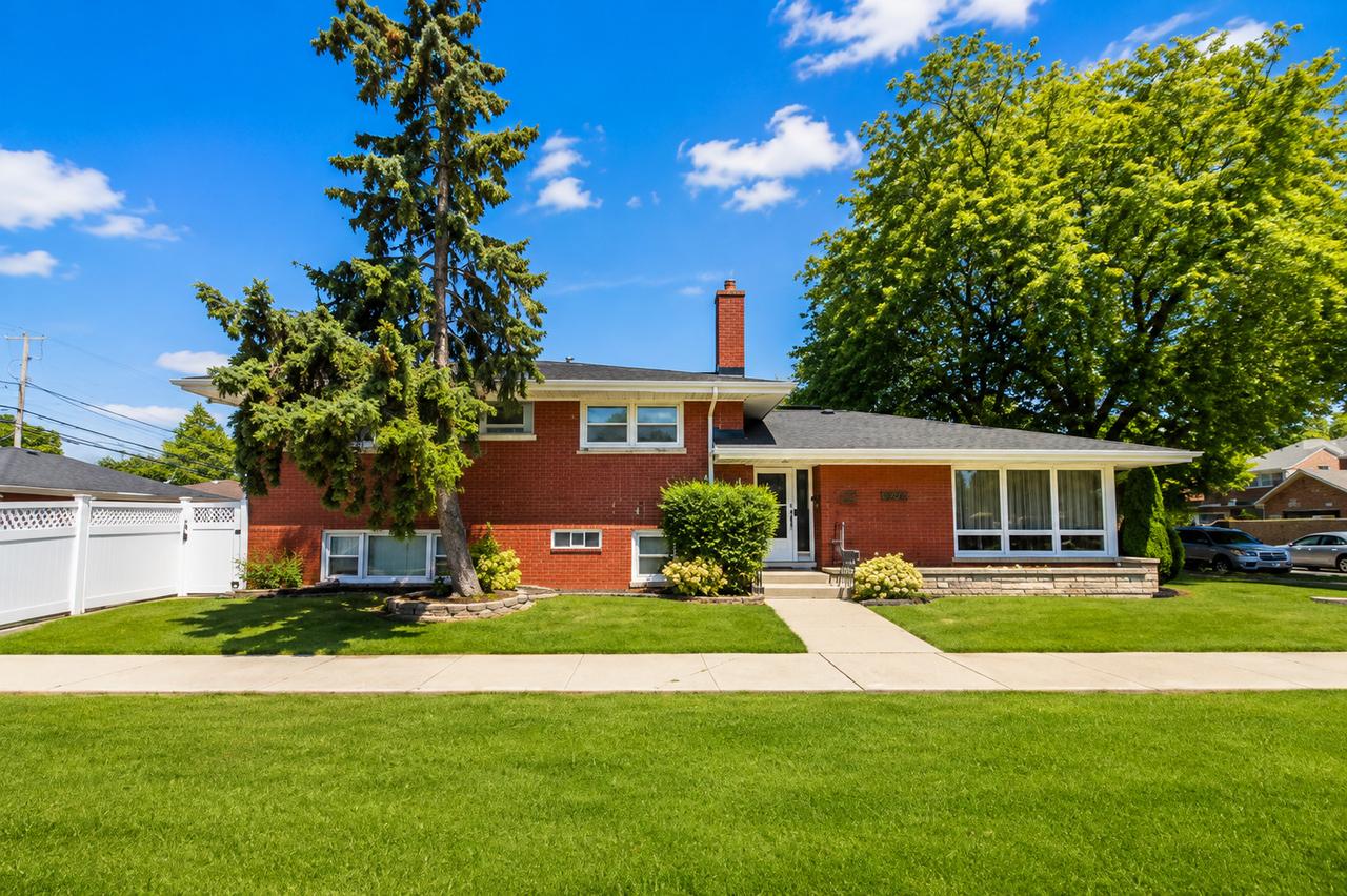 10158 S Talman Ave., Chicago, IL 60655