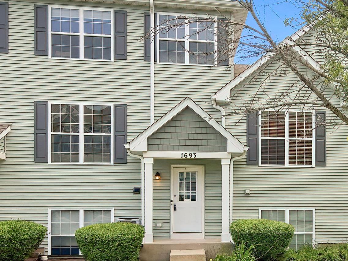 1693 W Turtle Creek Ln., Round Lake, IL 60073