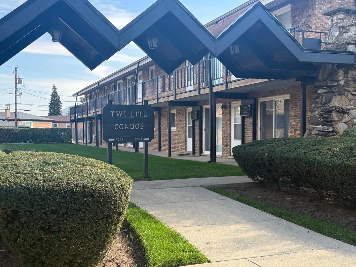 3721 Ruby St. #107S, Schiller Park, IL 60176