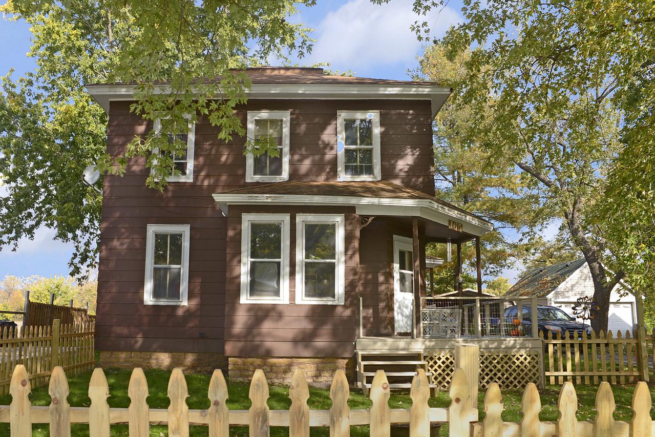 165 W Lincoln St., Seneca, IL 61360