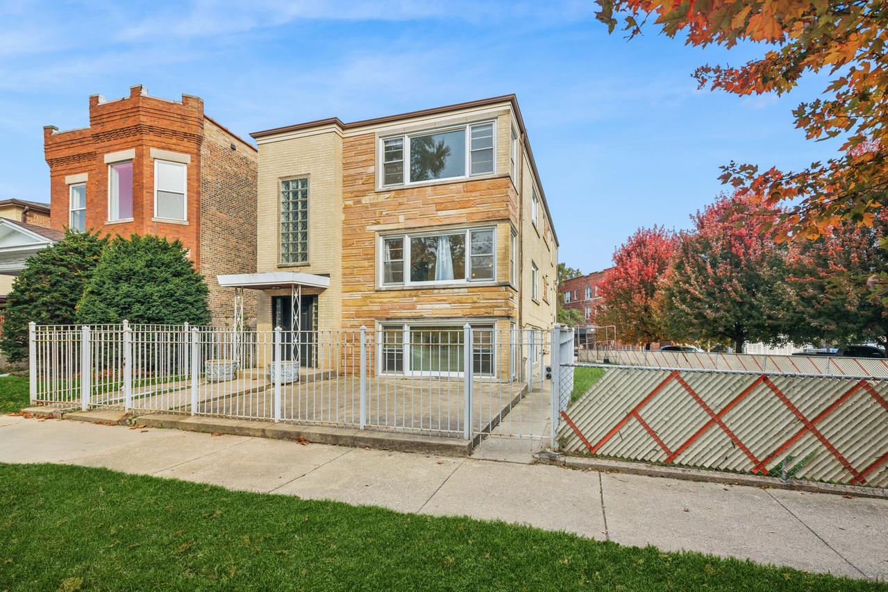 4900 W Berteau Ave., Chicago, IL 60641